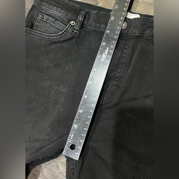 FREE PEOPLE Black Distressed Jeans, Size 28L - Picture 9 of 10